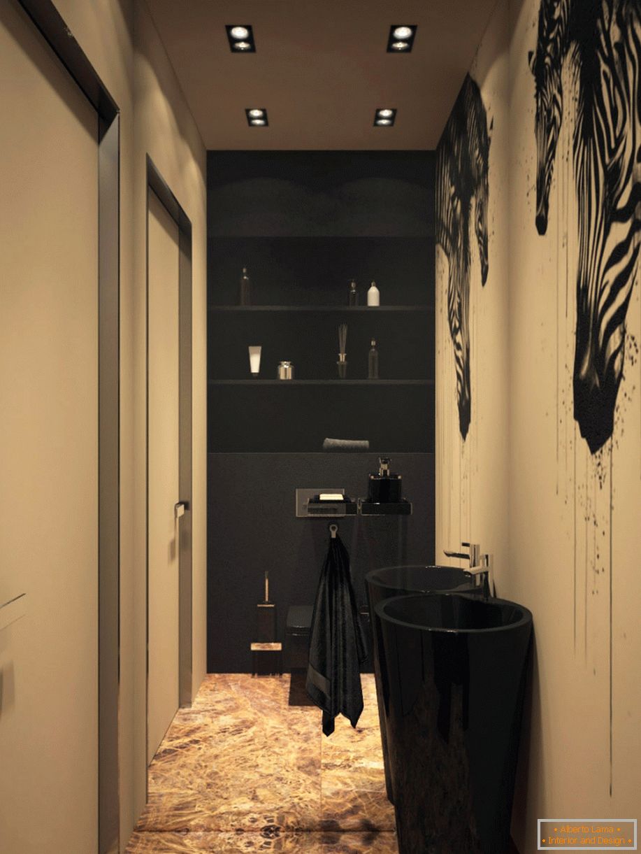 Interior de um pequeno banheiro no apartamento