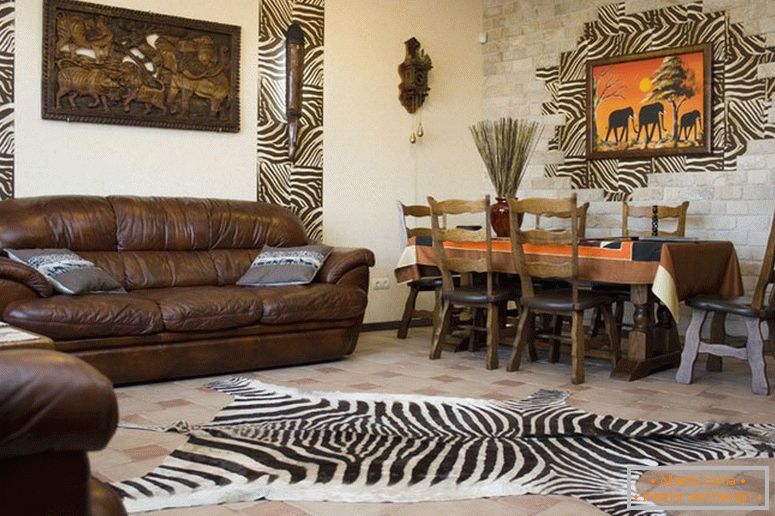 Mobília de couro em um interior no estilo africano