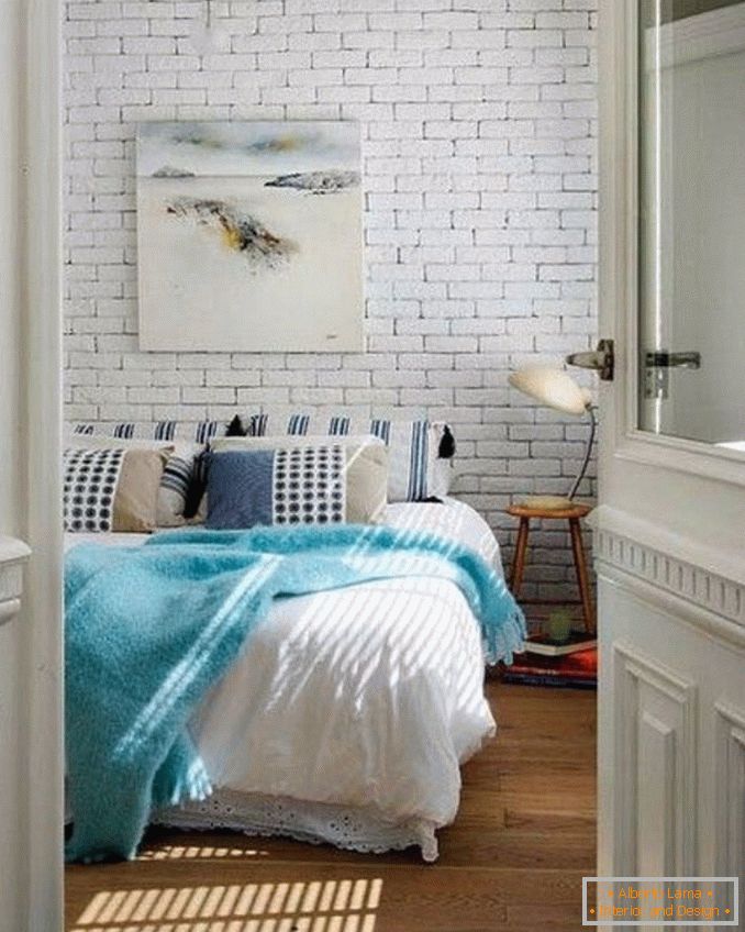 Papéis de parede de tijolo branco no interior спальне, фото 16