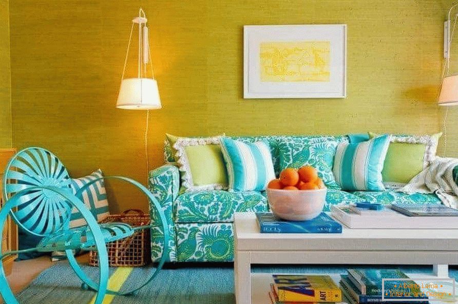 Combinação de turquesa com amarelo na sala de estar