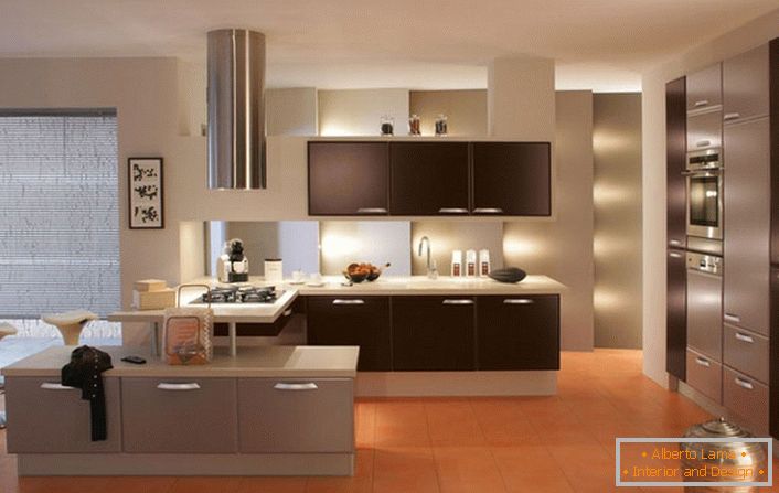 Cozinha em estilo high-tech com boa iluminação.
