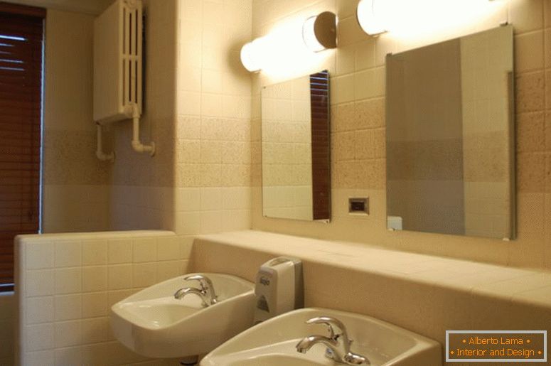 sedutor-interior-idéias-de-estreito-banheiro-mostrando-twin-branco-porcelana-lavatório-e-quadrado-parede-espelhos-frameless-usando-flutuar-iluminar-long-vaidade-luzes-luminárias