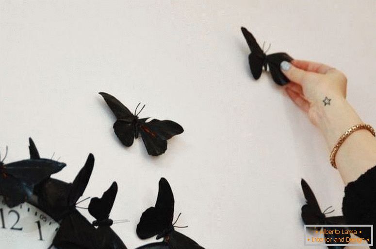 Montagem de borboletas contra a parede