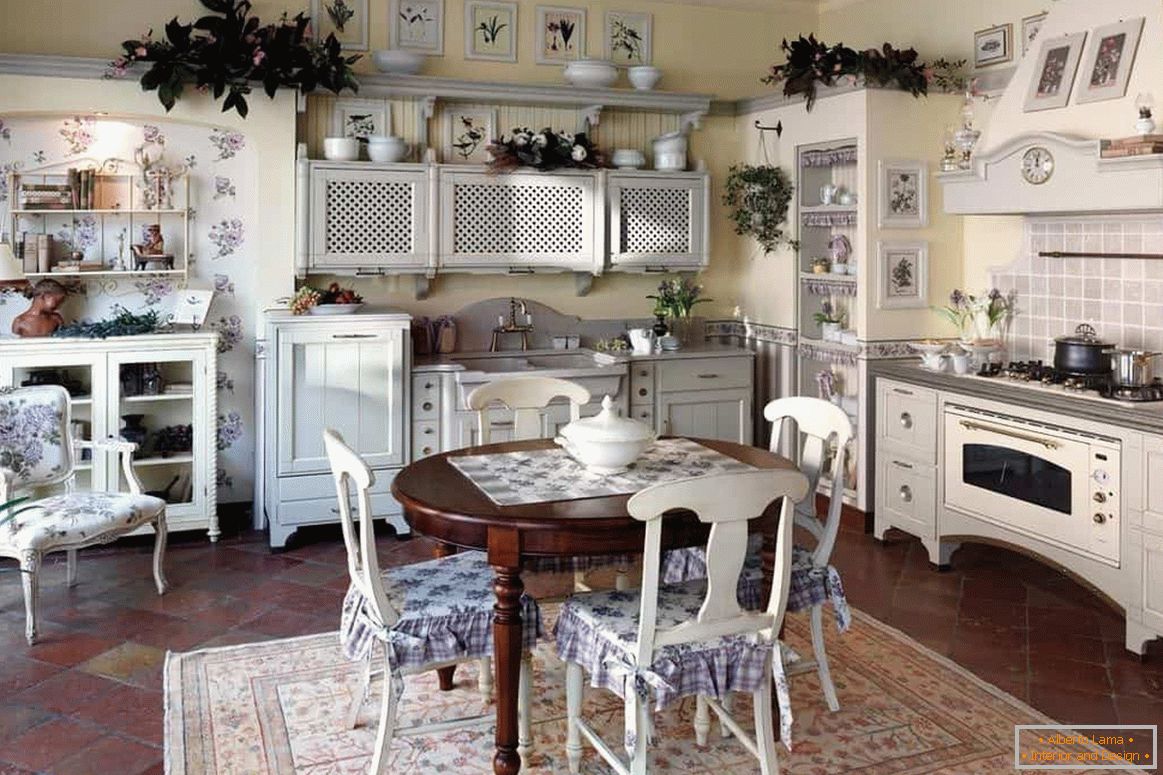 Cozinha de decoração no estilo da Provence com as próprias mãos