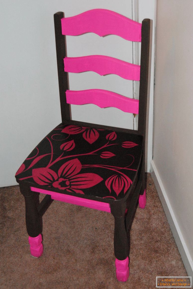 cadeira de decoupage cor-de-rosa e marrom