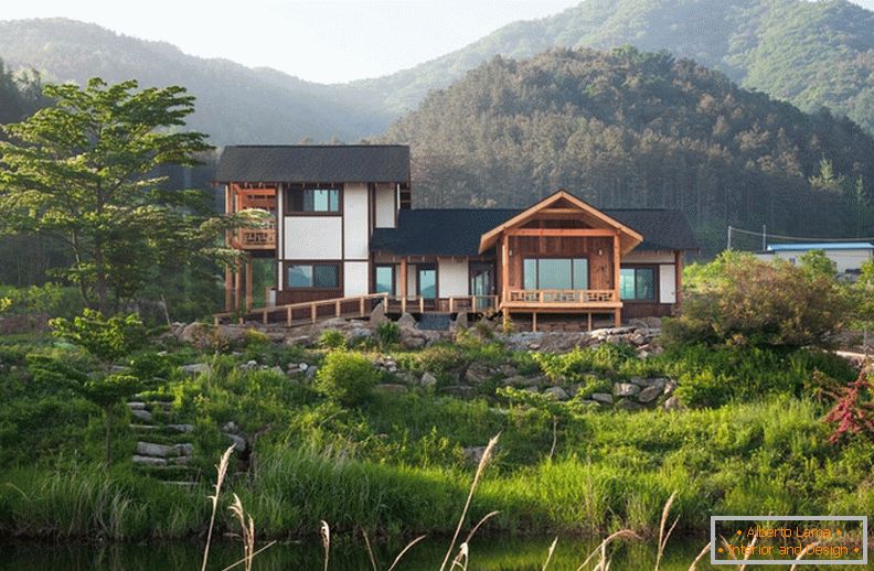 Casa de madeira do país na Coréia