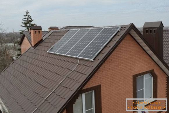 Projeto de uma casa particular com painéis solares