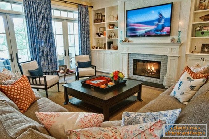 Design da sala de estar com lareira e TV