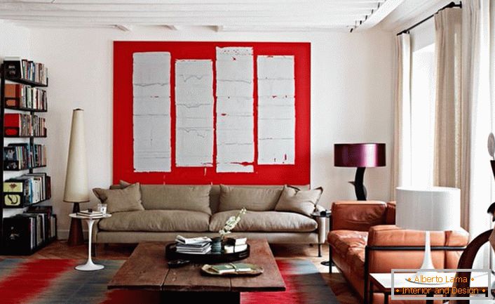 Sala de estar no estilo do ecletismo na casa de um jovem casal italiano.