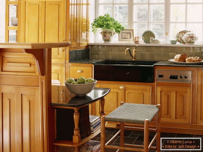 Para cozinhas quadradas, o melhor é escolher um conjunto de cozinha de madeira em forma de L.