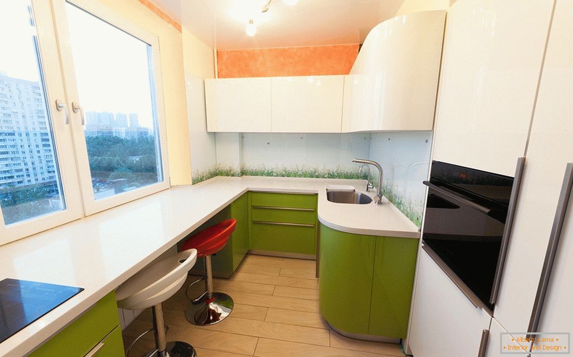 Móveis de cozinha branco e verde