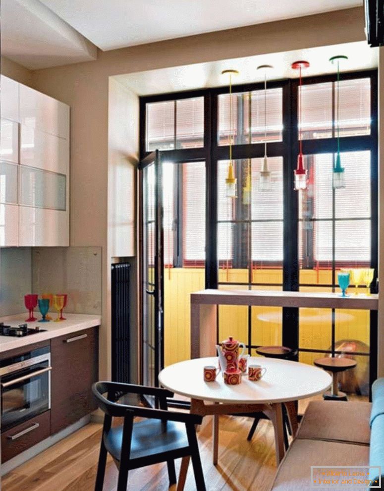 Cozinha com janelas no chão