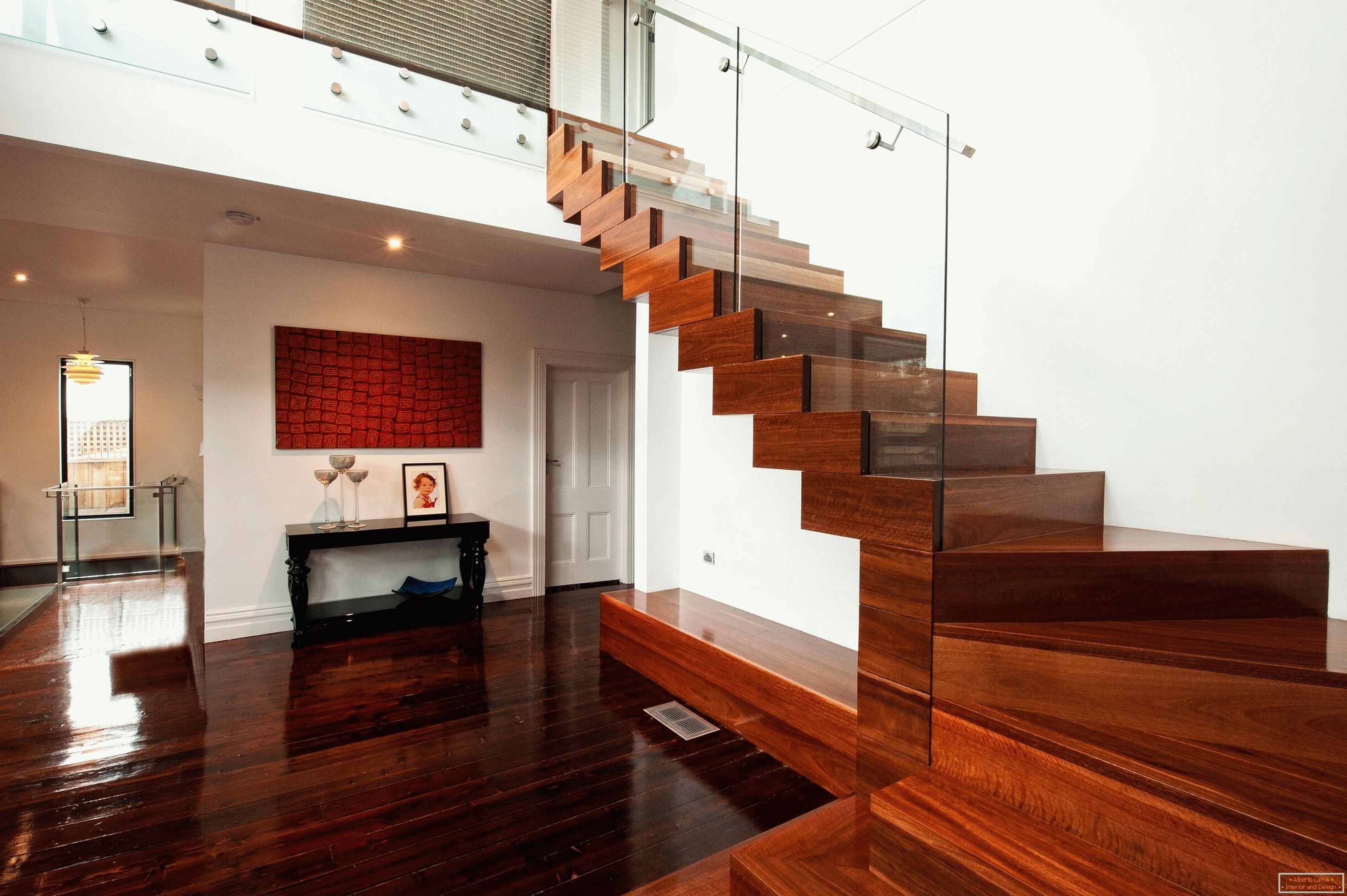 Escada de madeira maciça