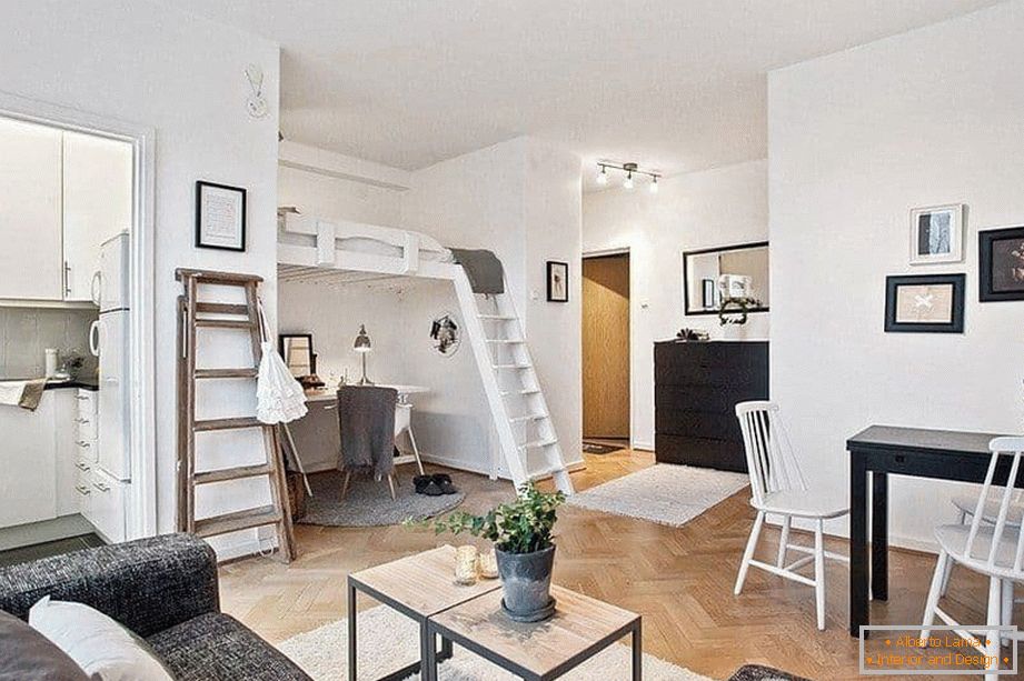 Уютный и продуманный design de interiores de um pequeno apartamento