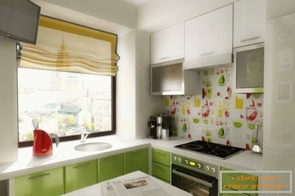 Quartos com fotos pequenas - design de cozinha branca e verde no apartamento