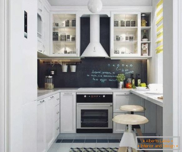 Design moderno de uma pequena cozinha de 6 metros quadrados com um balcão de bar em vez de um peitoril da janela