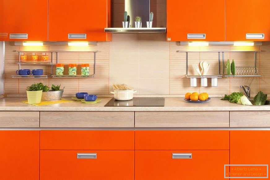 Decoração da cozinha laranja no apartamento