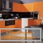 A combinação de laranja e cinza na cozinha