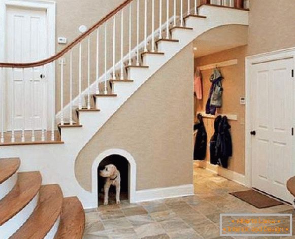 corredor na casa com escadas design foto, foto 38
