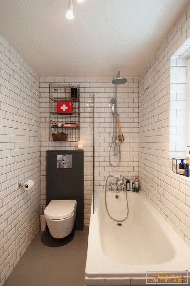 O banheiro é combinado com um banho
