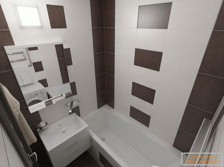 Um pequeno banheiro decorado com azulejos brancos e marrons