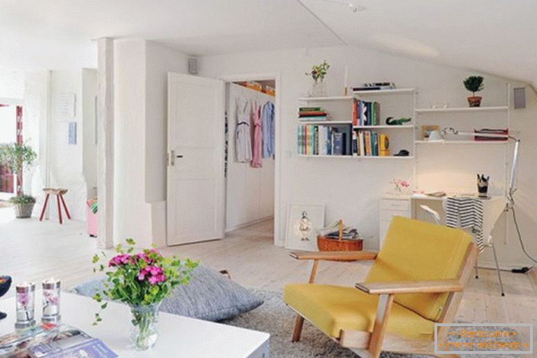 fantástico-interior-design-pequeno-apartamentos-em-moderno-esquema-com-branco-nuance-inteligente-decorações-e-estantes-em-branco-paredes-espaço-também-flor-em-vaso-e-café mesa