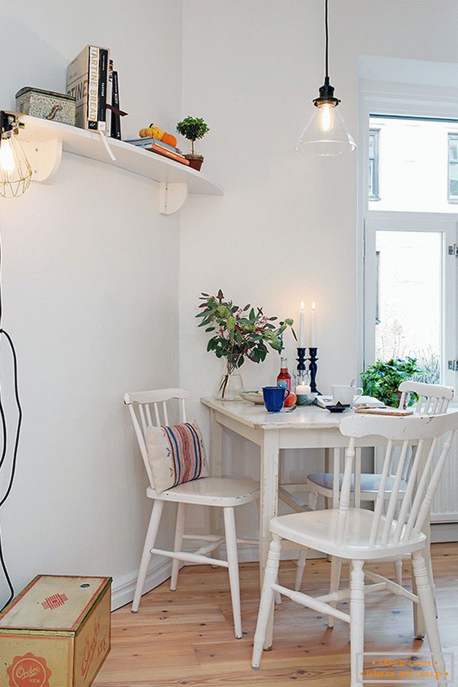 Apartamento de um quarto em Gotemburgo projetado por designers suecos