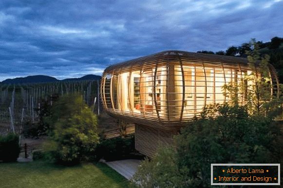 Casas de madeira incomuns em estilo high-tech