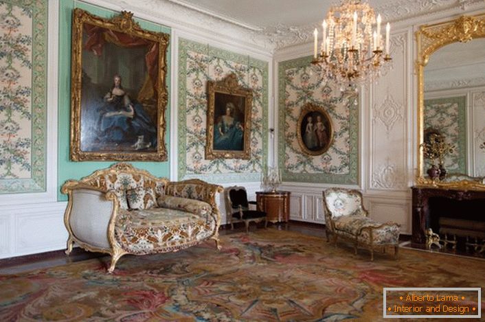Luxo e riqueza são os estilos básicos do barroco.