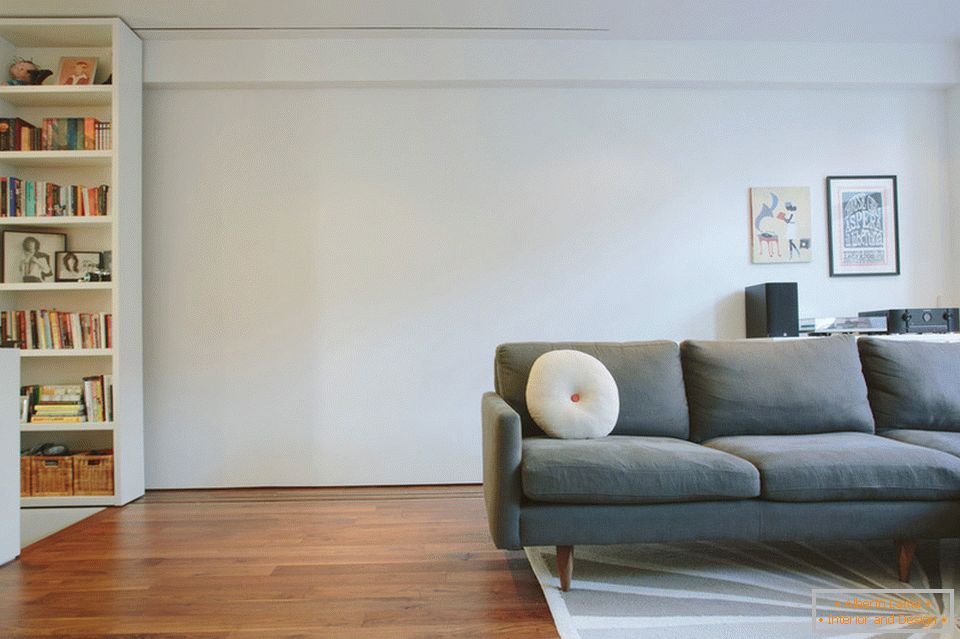 Uma elegante sala de estar duplex elegante e moderno em Manhattan