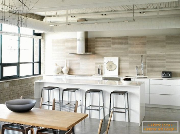 A opção certa zoneamento espaço da cozinha no estilo loft. Simplicidade, modéstia, funcionalidade e praticidade são o estilo para uma verdadeira anfitriã.