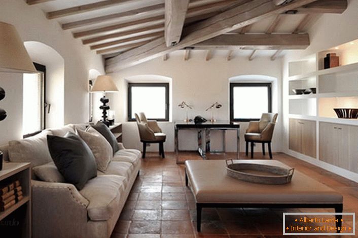 Mansard em piadas de estilo - доказательство того, что деревенский стиль может быть элегантным и роскошным. Правильно подобранные элементы декора делают атмосферу комнаты уютной и комфортной. 