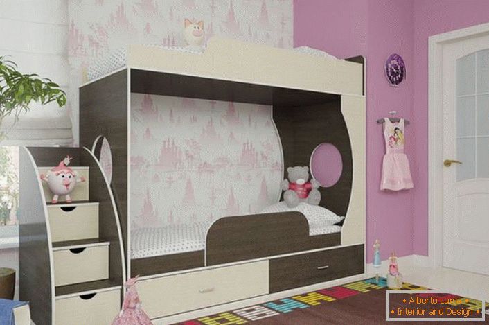 O quarto das crianças da moça é decorado com móveis Wenge.