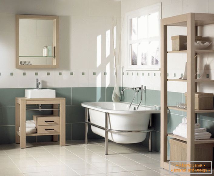 Móveis de madeira - uma excelente solução para o banheiro em estilo Art Nouveau. As cores brilhantes ajudam a relaxar e relaxar os anfitriões e seus convidados.