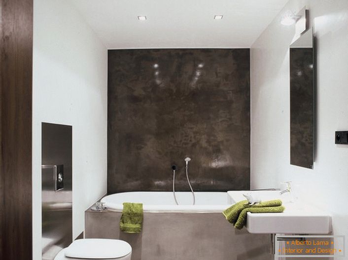 Tons claros e escuros de marrom - uma solução tradicional para decorar o banheiro em um estilo moderno. Um pequeno banheiro não é sobrecarregado com detalhes desnecessários.