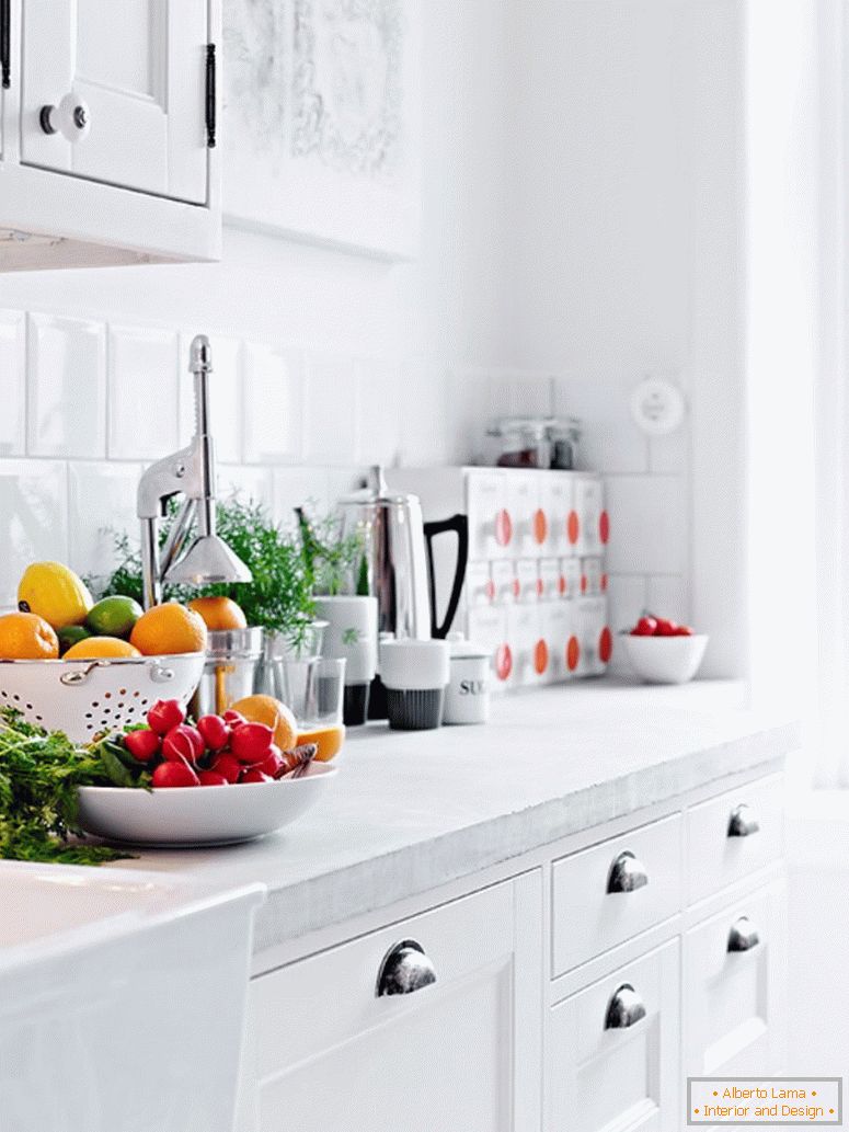 Interior de apartamentos de cozinha moderna na Suécia