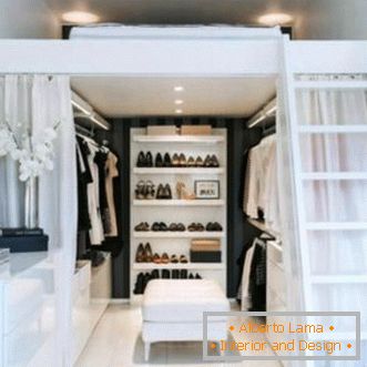 Guarda-roupa 2 sq. m. m. - uma foto de opções de design