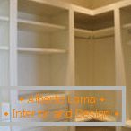 Guarda-roupa 2 sq. m. m. - uma foto de opções de design