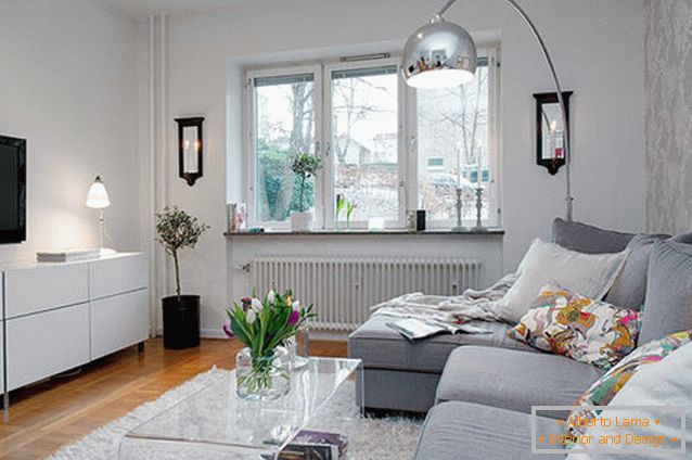 Sala de estar de um pequeno apartamento em Goteborg