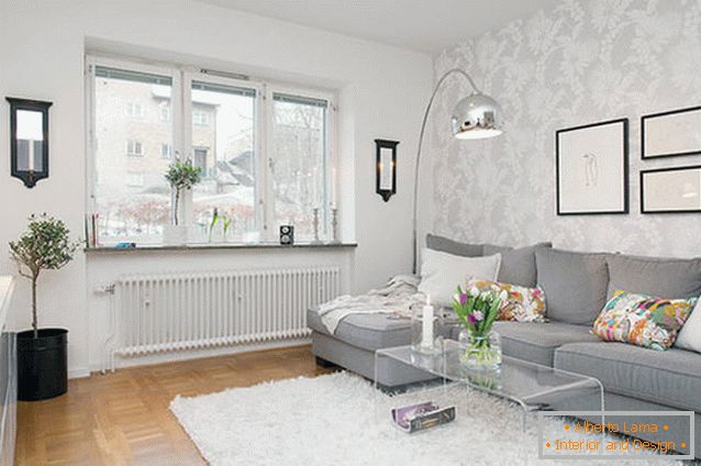 Sala de estar de um pequeno apartamento em Goteborg