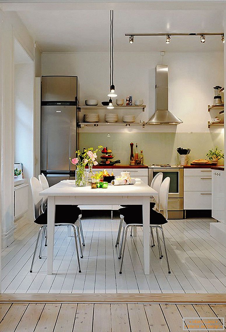 Retro-branco-design-para-um-pequeno-cozinha-plus-track-iluminação-também-preto-jantar-cadeira-almofadas-design