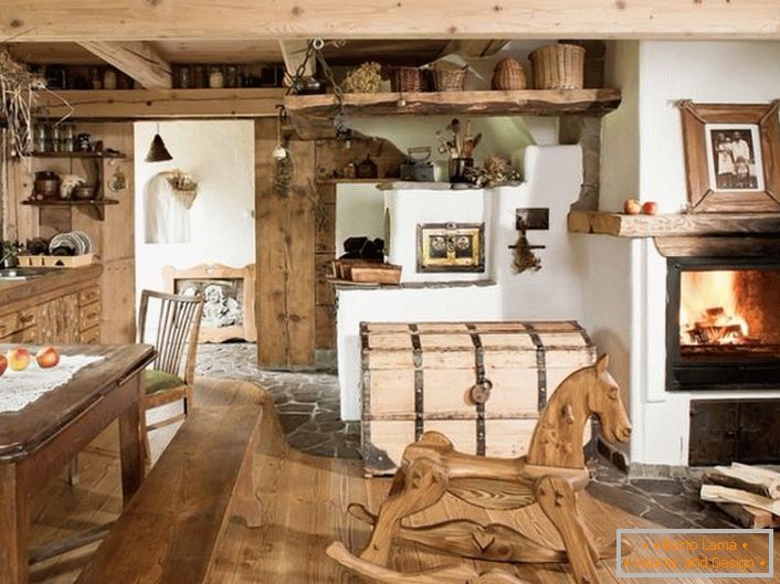 Móveis de madeira maciça, um grande forno-lareira, até pratos correspondem ao estilo.