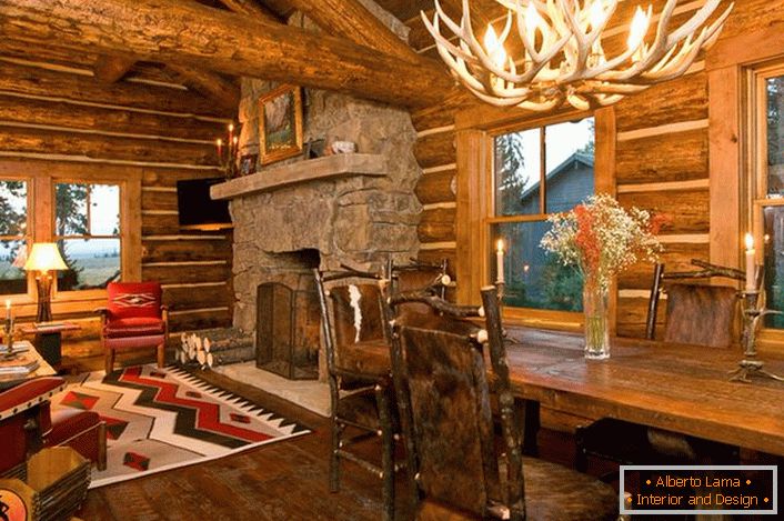 Um design elegante de um pavilhão de caça em estilo rústico cria uma atmosfera de conforto em casa.