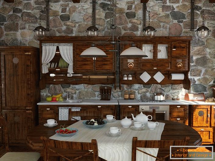 Para decorar a cozinha do país foi escolhido um conjunto de madeira de cor wengé.