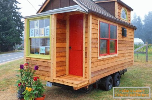 O aparecimento de uma pequena cabana sobre rodas Mighty micro house