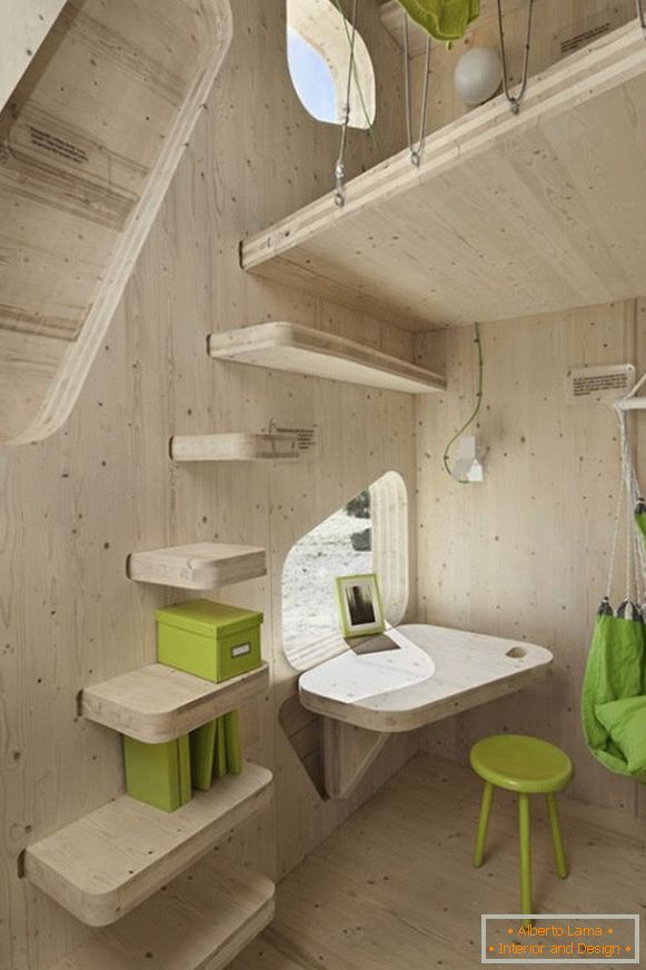 Gabinete de uma pequena cabana de madeira