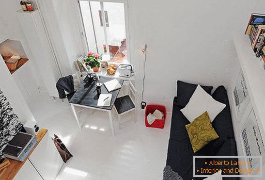Layout inovador: um pequeno apartamento em preto e branco