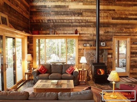 Interior de uma casa de madeira de um bar dentro - foto de uma sala de estar