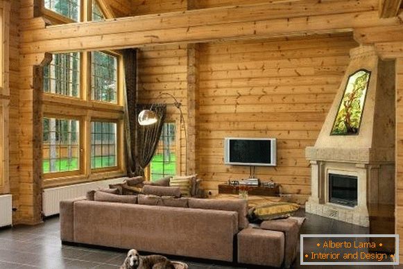 Interior de uma casa de madeira de vigas coladas - foto dentro