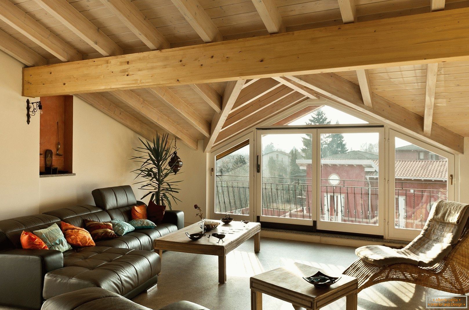 Interior de uma casa de madeira